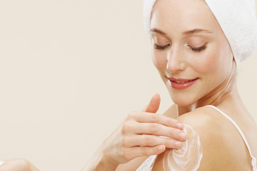 ¿Cómo funciona la crema hidratante?
